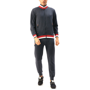 Ensemble de survêtement de sport personnalisé au design le plus récent, produit de qualité supérieure, disponible en différentes couleurs contrastées pour hommes. - Product Image 1