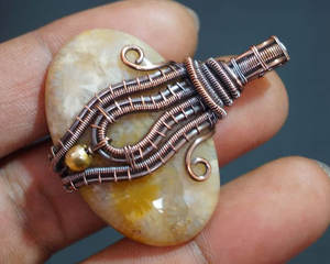 Pendentif artisanal en jaspe jaune, plaqué or 18 carats, fil de cuivre antique, bijoux de luxe faits à la main, pour fiançailles, mariage, fête - Product Image 3