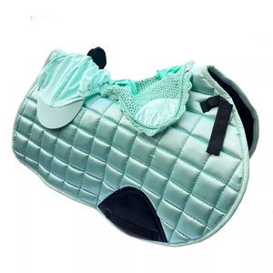 Ensemble de tapis de selle de saut d'obstacles en satin de qualité supérieure, avec voile anti-mouches antidérapant et housse de casque d'équitation avec doublure en polycoton - Product Image 6