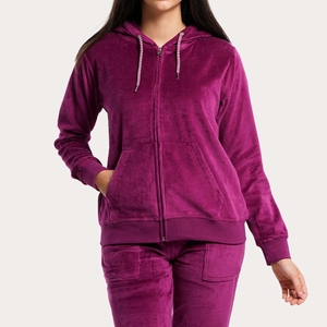Ensemble de survêtement en velours pour femme à prix abordable – Sweat à capuche et pantalon de jogging en velours doux – Tenue de sport décontractée et confortable - Product Image 4