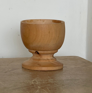 Porte-œufs en bois naturel de qualité supérieure, objet décoratif pour la table, à prix avantageux - Product Image 1