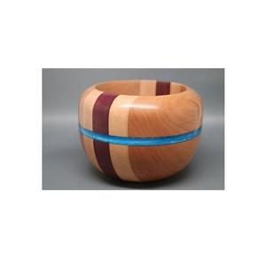 Moderna Tazón de Resina Epoxi y Madera de Acacia con Bordes Orgánicos y Detalles de Resina, Libre de BPA, Personalizable para Uso en Hogares de Lujo y Bodas - Product Image 4