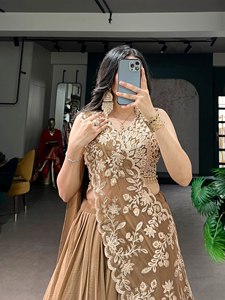 ชุดเลเฮนกาโชลีผ้าไหมสีน้ำตาลสุดหรู พร้อมงานปักลายทอง ความยาวระดับพื้น ทรงหลวม สไตล์อินเดีย-ปากีสถาน สำหรับงานแต่งงานของผู้หญิง - Product Image 5