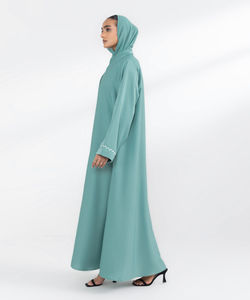 Abayas classiques et modestes pour femmes, abayas à texture lisse, robes abayas élégantes et modestes pour femmes. - Product Image 2