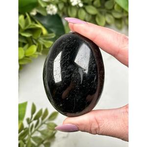 Figurines en tourmaline noire naturelle en gros, artisanat en pierres précieuses faites à la main, mascotte pour le Feng Shui, le Reiki, cadeau spirituel pour les entreprises - Product Image 2