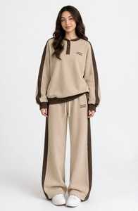 Conjunto Deportivo Oneten Apparel para Mujer, Cuello Henley, Color Beige Marrón, Pantalones Jogger de Pierna Ancha - Product Image 2