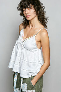 เสื้อสายเดี่ยวคอวีปักลายแต่งระบาย POL - Product Image 3
