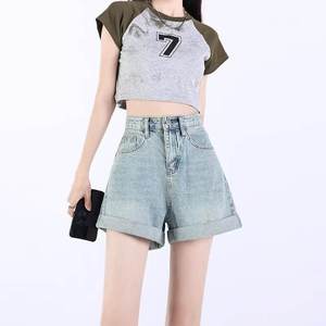 Shorts en jean pour femmes, style streetwear estival, personnalisables, de qualité supérieure, prix raisonnable, vente en gros. - Product Image 5