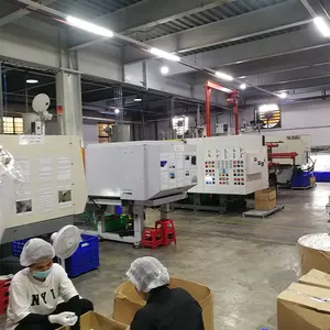 Bouchon à vis de pompe en plastique angulaire spécialisé de Binh Duong Company pour les fermetures de bouteilles de couvercles d'aliments en conserve - Product Image 1