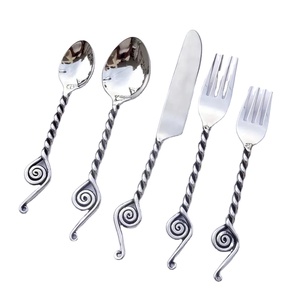 Ensemble d'argenterie personnalisé-Couverts à aspect torsadé pour hôtels mariages Cuillère de qualité alimentaire Couteau Fourchette Table Top Fournitures de service - Product Image 1