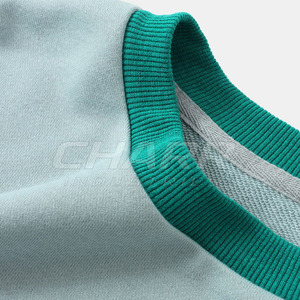 เสื้อสเวตเชิ้ตผู้ชายสีพื้น ผลิตจากผ้าฝ้ายผสมน้ำหนักเบาเพื่อความสบายและมีสไตล์ตลอดวัน - Product Image 3