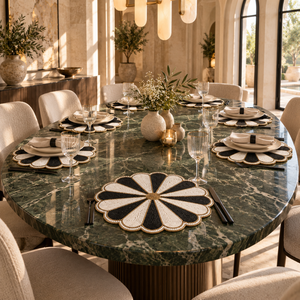 Set de table moderne fait main en perles de verre florales noires et ivoire, écologique et résistant à la chaleur |   Décoration de table pour des fêtes élégantes - Product Image 2