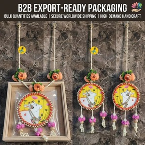 Guirlande suspendue artisanale traditionnelle Pichwai avec médaillon de vache, accents de roses en plastique, pompon de perles, décoration de luxe pour mariage indien et maison - Product Image 3