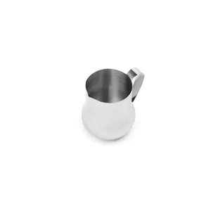 Pichet de service moderne en métal martelé, fait main, de qualité supérieure, pour la décoration contemporaine des salles à manger et de l'hôtellerie - Product Image 4