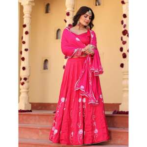 Conjunto de Lehenga de Satén Rosa Pintado a Mano, Talla XS - Product Image 4