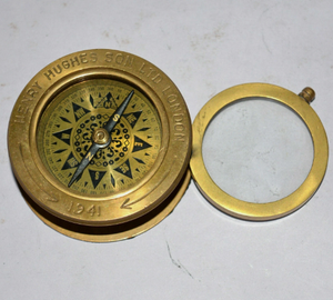 Boussole magnétique vintage en laiton avec cadran, outil de navigation pour le camping en plein air et la navigation de plaisance - Product Image 1