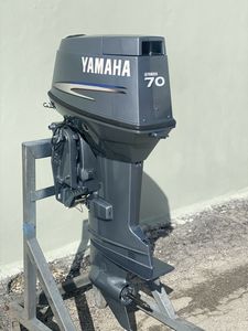 Prêt à être expédié, best-seller, Moteur hors-bord Yamaha 70 CV 2 temps 20 pouces de 1997 d'occasion, 315 heures de fonctionnement - Product Image 2