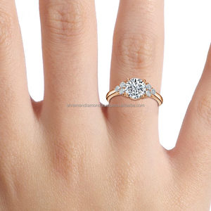Bijou de promesse et d'anniversaire pour femme en or massif 10K, serti pavé à griffes, avec moissanite taillée et pierres latérales en diamant VVS - Product Image 5