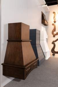 Hotte de cuisine encastrée en T sur mesure en bois, fabrication OEM pour acheteurs B2B mondiaux - Product Image 3