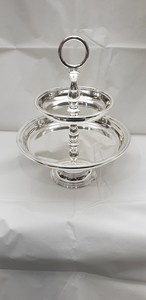 Support à gâteau en métal de luxe pour la présentation de desserts de mariage - Product Image 4