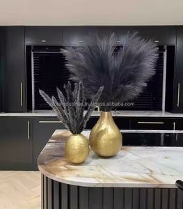 Azora industries Vase à fleurs en laiton martelé personnalisé Pot de table élégant Design pour la décoration intérieure et les mariages Prix - Product Image 1