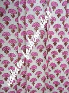 Nouveauté Petite robe en coton imprimée Booty Hand Block, mini robe à encolure en V pour femmes - Product Image 4