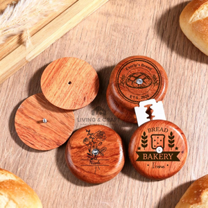 Couteau à pain en bois pour la découpe de la pâte – Coupe-pâte à sourde personnalisé gravé avec lames de rechange - Product Image 6