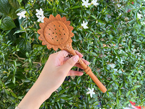 Cuillère en bois en forme de tournesol rouge, filtre à thé en bois pour feuilles de thé, passoire à thé en bois en forme de tournesol, cuillère en bois du Vietnam en forme de tournesol - Product Image 5