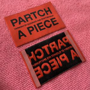 Étiquettes de col tissées recyclées écologiques de haute qualité en tissu damassé épais, pliables d'un côté, lavables, pour sacs de vêtements, découpées au laser - Product Image 1