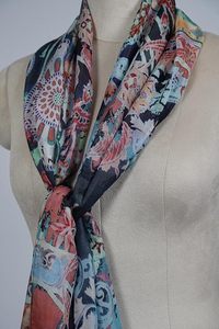 Écharpe vintage à motif floral pour femme, en tissu aérien, longue et élégante, accessoire doux pour le cou, idéale pour un usage décontracté. - Product Image 5