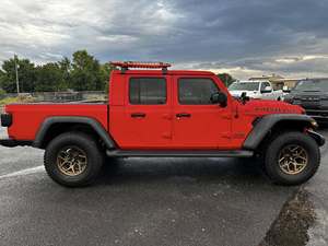 Jeep Gladiator Mojave 2023 Usado con Paquete para Clima Frío - Product Image 2