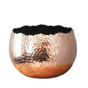 Tazón decorativo de mesa de diseño Vintage para servir alimentos, tazón de cobre martillado de calidad de lujo a un precio razonable por proveedores indios - Product Image 1