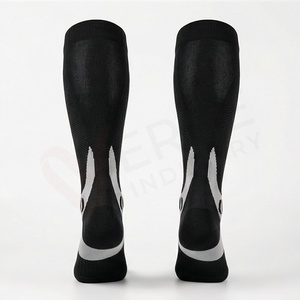 Chaussettes ras du cou pour hommes, couleur unie, tricotées, respirantes, en coton, polyester et élasthanne, pour usage quotidien en automne, style classique - Product Image 2