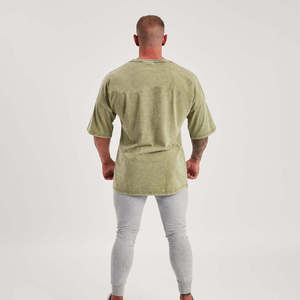 Camiseta de algodón verde oliva oversize para hombre, de manga corta, cuello redondo, estilo casual, tejido de punto, color liso, con efecto lavado. - Product Image 4