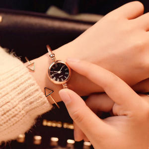 นาฬิกาข้อมือควอตซ์สำหรับเด็กนักเรียนหญิง ดีไซน์เรียบง่ายทันสมัย รุ่นใหม่ปี 2026 ขายส่งจากโรงงาน พร้อมหน้าปัดดิจิตอล ตัวเรือนโลหะผสม - Product Image 5