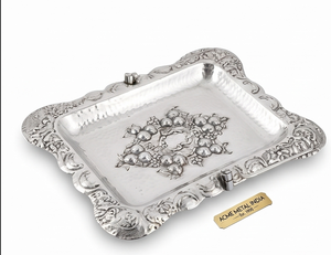 Bandeja de Servir Metálica de Estilo Vintage Artesanal con Diseño Grabado, Bandeja Decorativa Resistente para Comida, para Mesa del Hogar y Uso Diario - Product Image 1