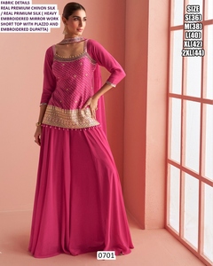 Traje de Mujer con Top Corto de Seda Rosa Bordado con Espejos, Pantalones Plazzo y Dupatta, Ropa Tradicional Étnica para Bodas - Product Image 1