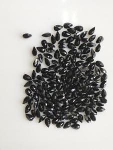 Spinelle noire naturelle 4x3MM taille poire, pierre précieuse de qualité supérieure pour la fabrication de bijoux - Product Image 3