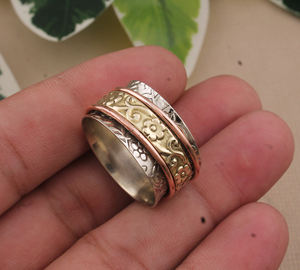 Anillo de banda floral de plata de ley 925 al por mayor con engaste de bisel, diseño propio, texturado, para mujer, joyería fina para fiesta - Product Image 3