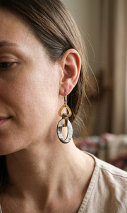 Pendientes de Cuerno de Búfalo Natural de Primera Calidad, Acabado Pulido y Brillante, Joyería Elegante para Mujer, para Boutiques y Propietarios de Tiendas - Product Image 3