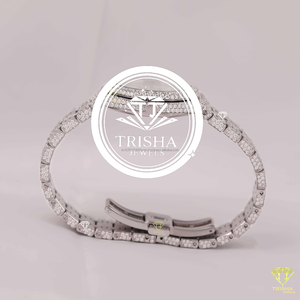 Montre en moissanite entièrement sertie de diamants de qualité supérieure, avec un cadran personnalisé de luxe et des bijoux de haute qualité - Product Image 3