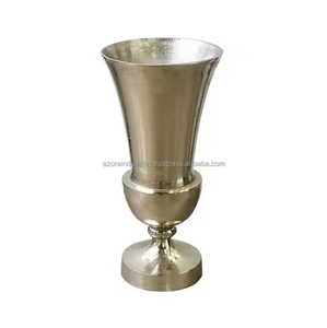 Elegante florero de aluminio fundido con acabado plateado para decoración de sala de estar y decoración de mesa corporativa de Azora Industries - Product Image 1