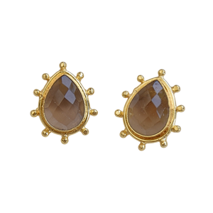 Pendientes de tuerca clásicos geométricos de cuarzo ahumado con engaste de latón chapado en oro, hechos a mano, para aniversario, de gran impacto. - Product Image 5