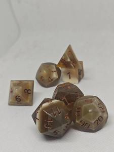Hochwertiges Handgefertigtes Poliertes Büffelhorn-Set D&D Spielwürfel 7-teiliges Set Präzise Größendesign Mehrseitige Liebesengel-Echtwürfel - Product Image 1