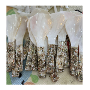 Cuillère en coquillage de luxe unique en or, nacre naturelle, faite à la main, vaisselle, dessert, crème glacée, yaourt, café, thé, restaurant, hôtel - Product Image 1
