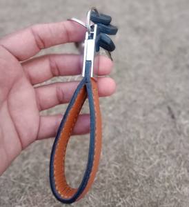 Porte-clés en cuir avec fermoir en métal durable pour hommes et femmes - Product Image 6