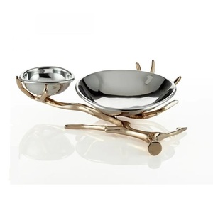 Elegante Centro de Mesa de Metal de 2 Niveles para Aperitivos, Plato con Pedestal Plateado Hecho a Mano con Base Dorada Botánica para Decoración de Bodas y Fiestas - Product Image 1