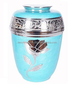 Urnas azules claras de tendencia para cenizas humanas-Hombre y mujer adultos-Urnas grandes y pequeñas hechas a mano-Recuerdo a lo largo - Product Image 1