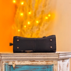 Sac fourre-tout mini Speedy en cuir véritable 100% avec motifs floraux sculptés à la main, motif damier et fourrure de vache - Product Image 3