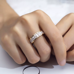 Anillo de Oro Amarillo con Diamante Corte Brillante Redondo, Clásico para Boda, Color G, Piedra Cultivada en Laboratorio - Product Image 6